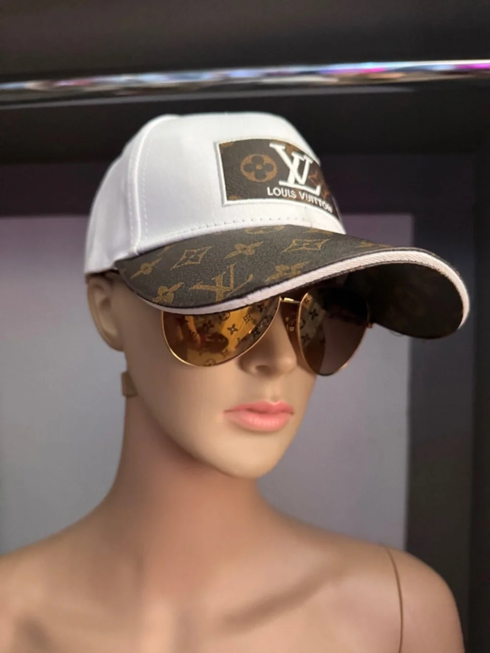 Louis Vuitton White and Brown Monogram Baseball Cap - Picture 3 of 10